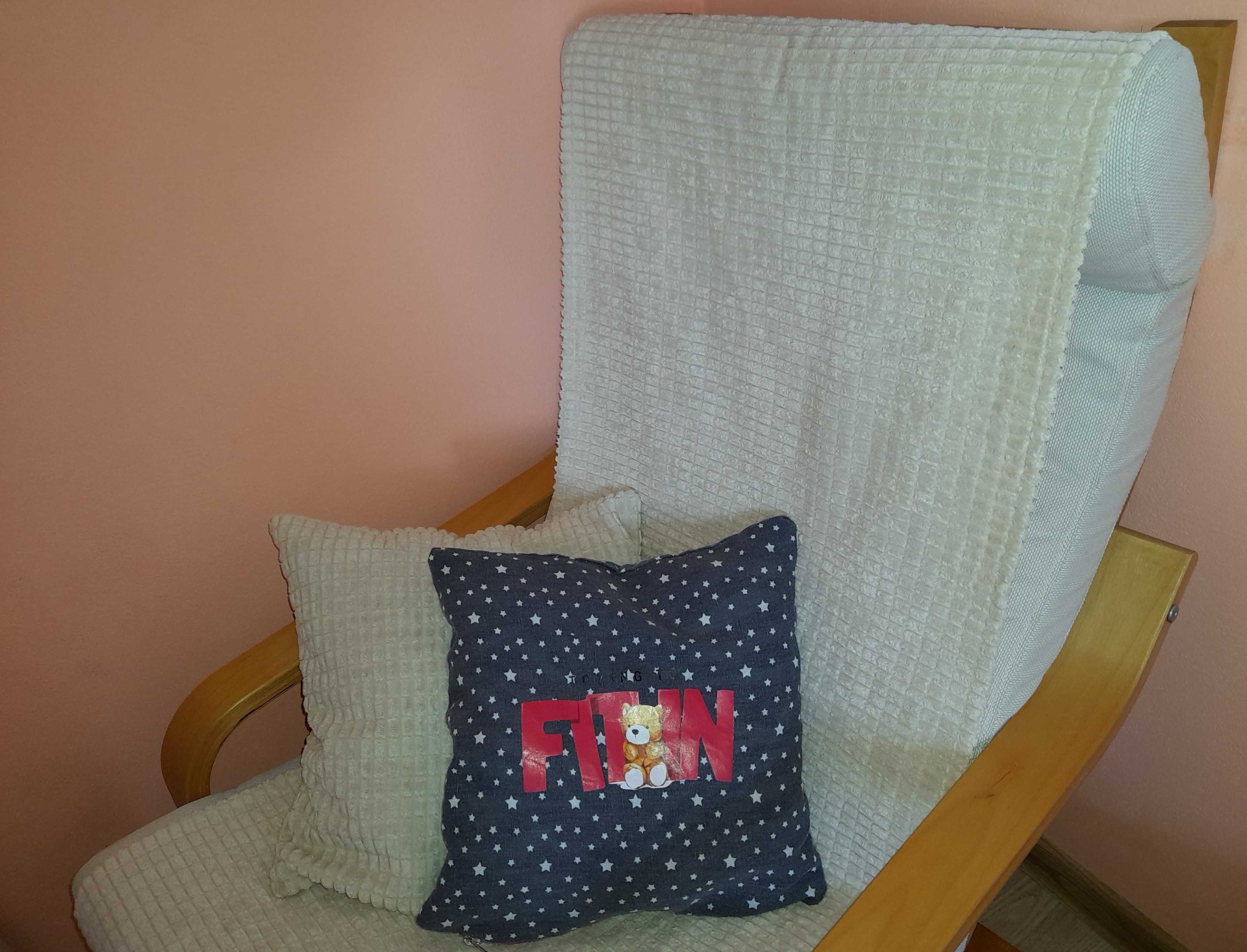 Můj stylový polštářek 'Trying to fit in'